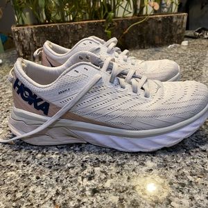 HOKA ONE ONE Arahi 4